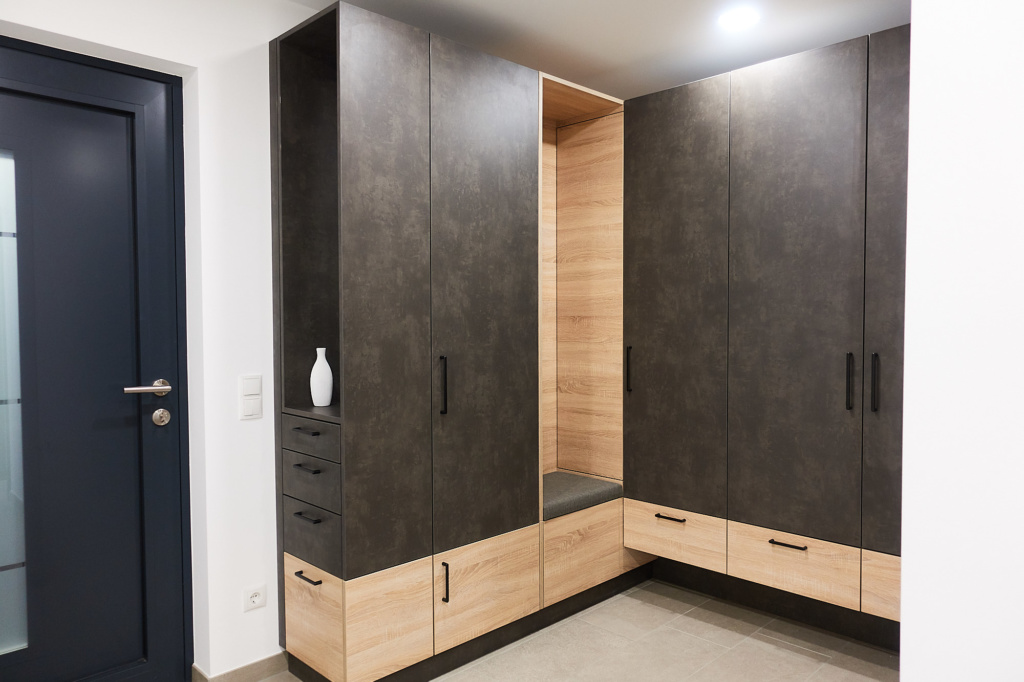 Garderobe | belebter Empfang