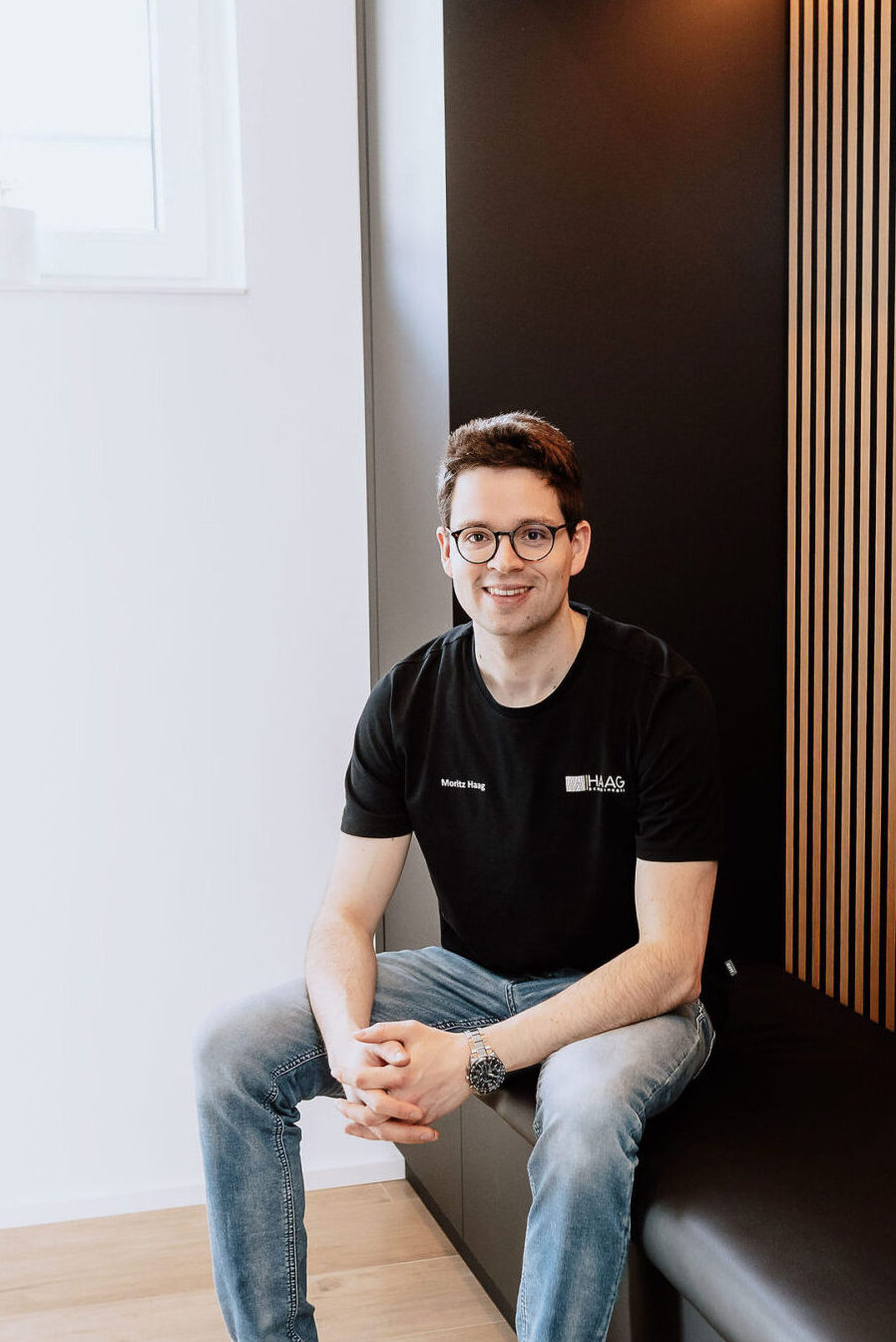 Kücheninsel mit Neff Kochfeld mit Muldenlüfter